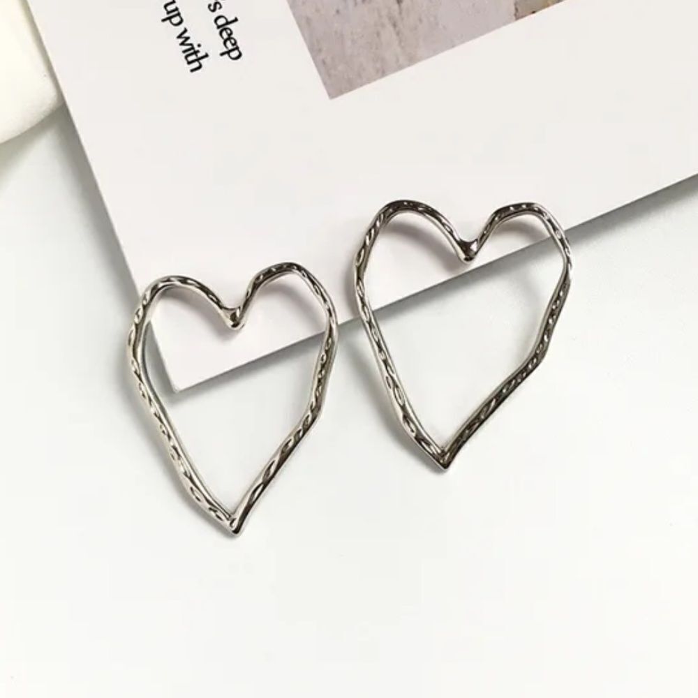 Silver Heart-Shaped Earrings M408